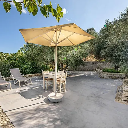 מלון Dalabelos Estate - Traditional Agrotourism Complex 3*